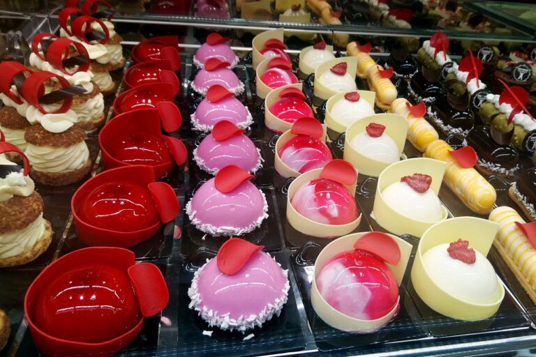 10-sweets-in-the-window-4962134_1280